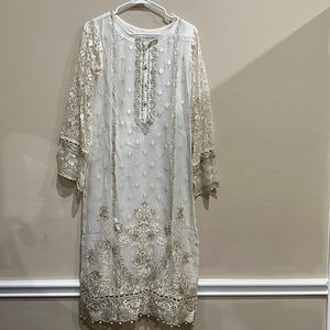 Off white chiffon 3 piece suit like new